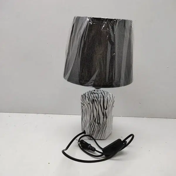 VELADOR ELEGANTE BLANCO CON NEGRO